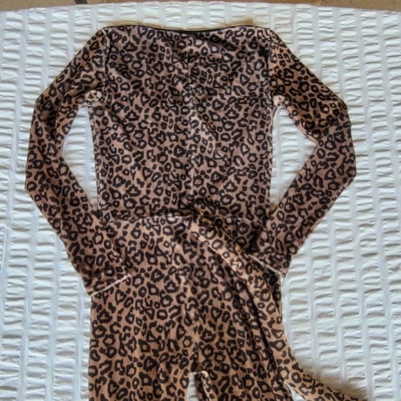 Spirit Halloween Adult Cheetah Catsuit Costume - Picture 8 of 9